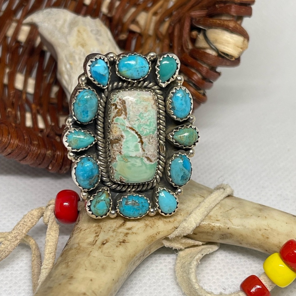 🛑SOLD🛑Sterling Silver Variscite Turquoise center surrounded by Kingman Turquoise